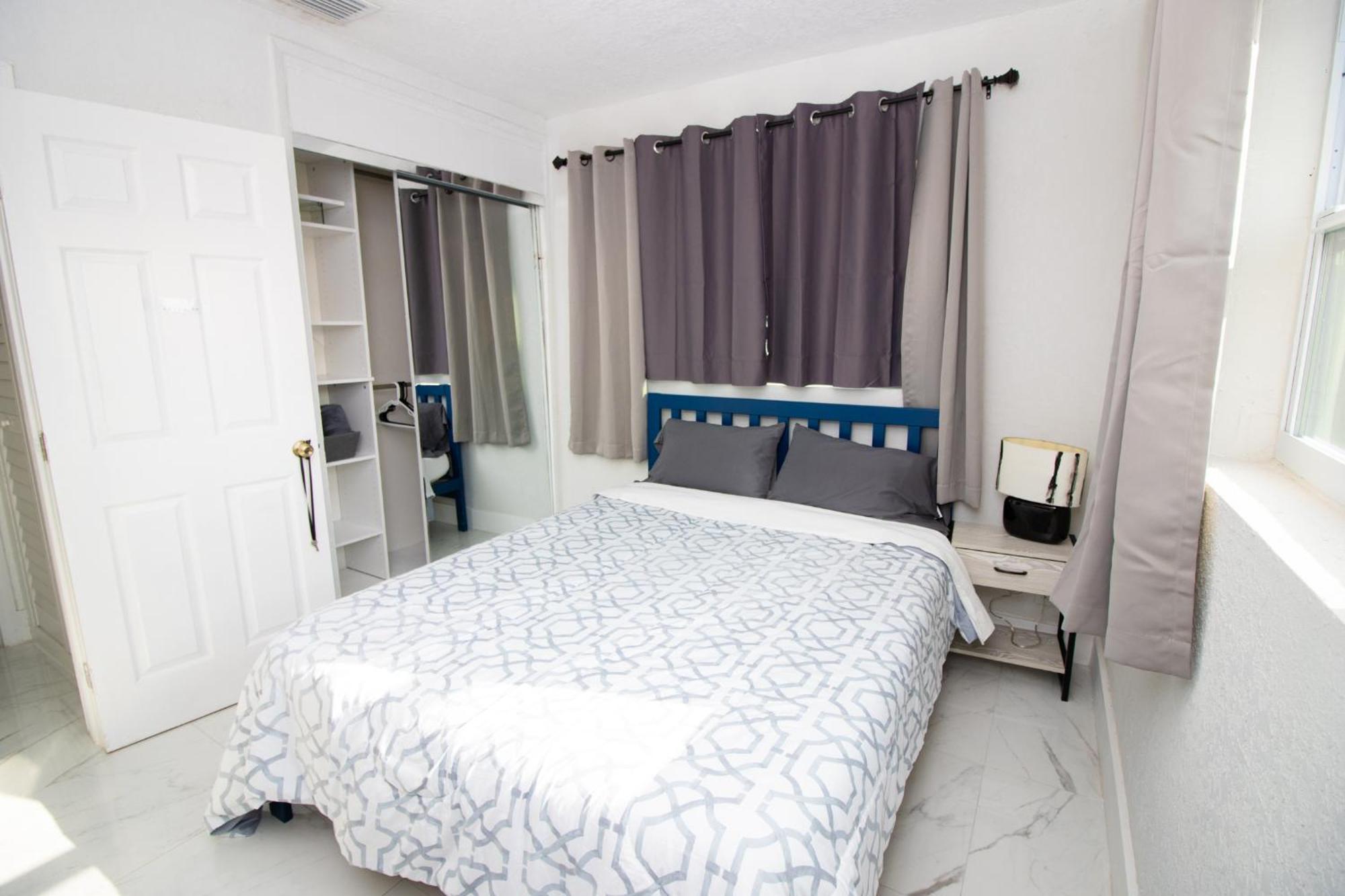 Privatunterkunft Shared - Close To The Riviera Beach