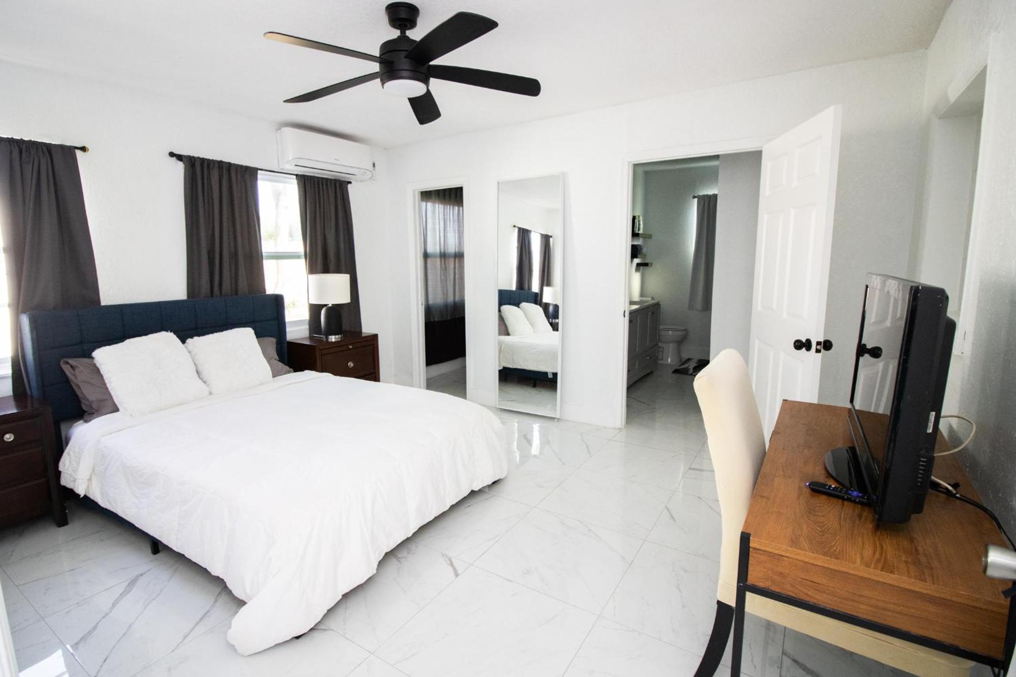 Shared - Close To The Privatunterkunft Riviera Beach